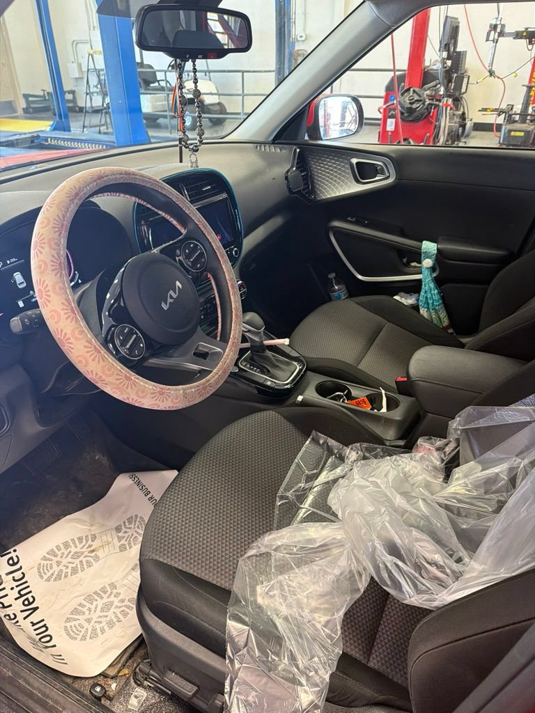 Used 2024 Kia Soul S FWD image 2