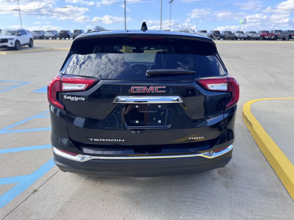 Used 2023 GMC Terrain SLT AWD/4WD image 4