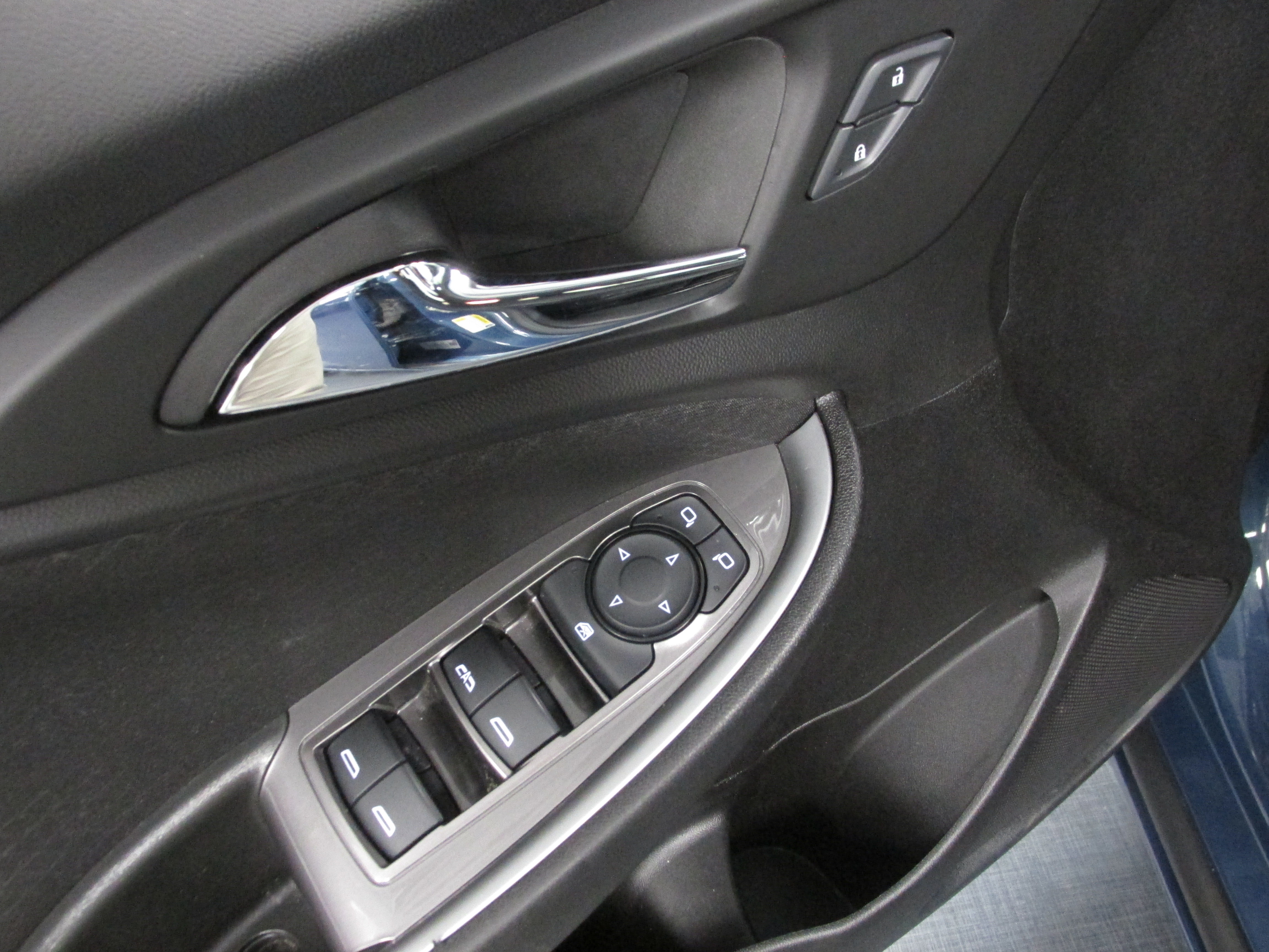Used 2025 Chevrolet Malibu LT FWD image 25