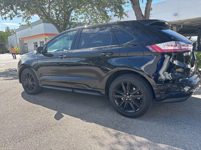 Certified 2024 Ford Edge ST-Line AWD/4WD image 4