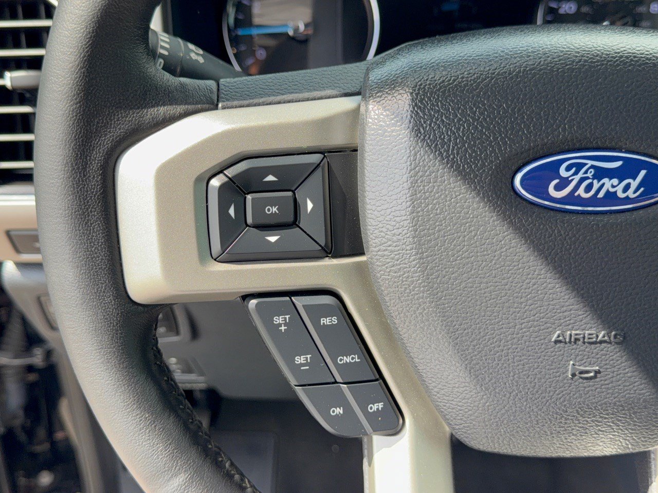 Certified 2022 Ford F250 Lariat w/ Tremor Off-Road Package AWD/4WD image 18