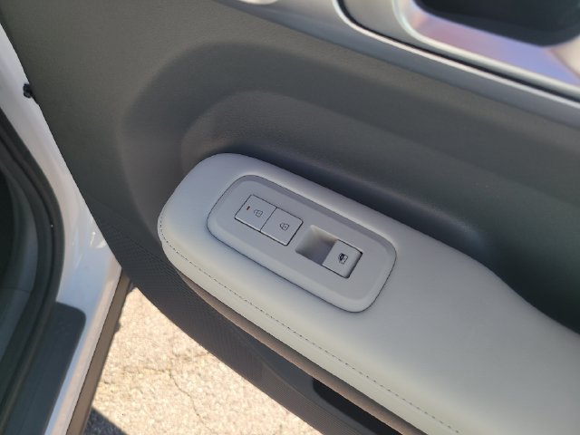 Used 2025 Hyundai Santa Fe SEL FWD image 30