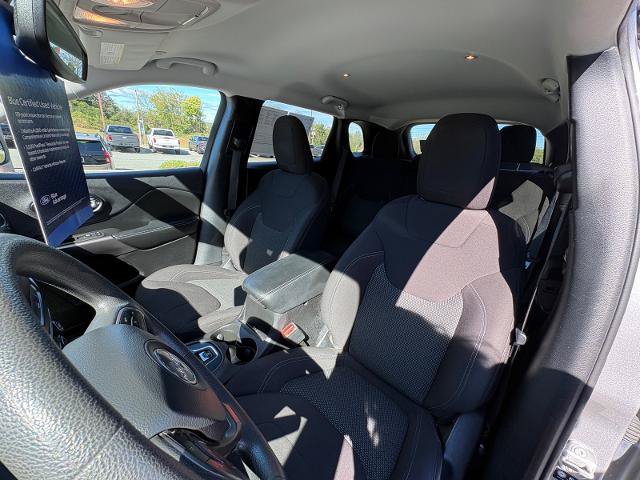 Used 2021 Jeep Cherokee Latitude FWD image 12