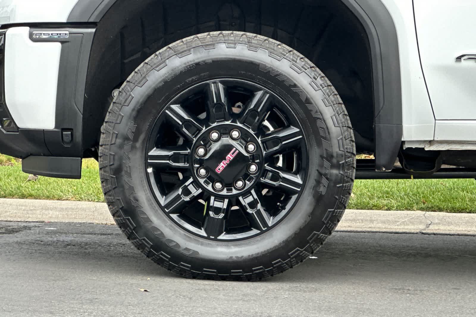 Used 2025 GMC Sierra 2500 AT4 AWD/4WD image 25