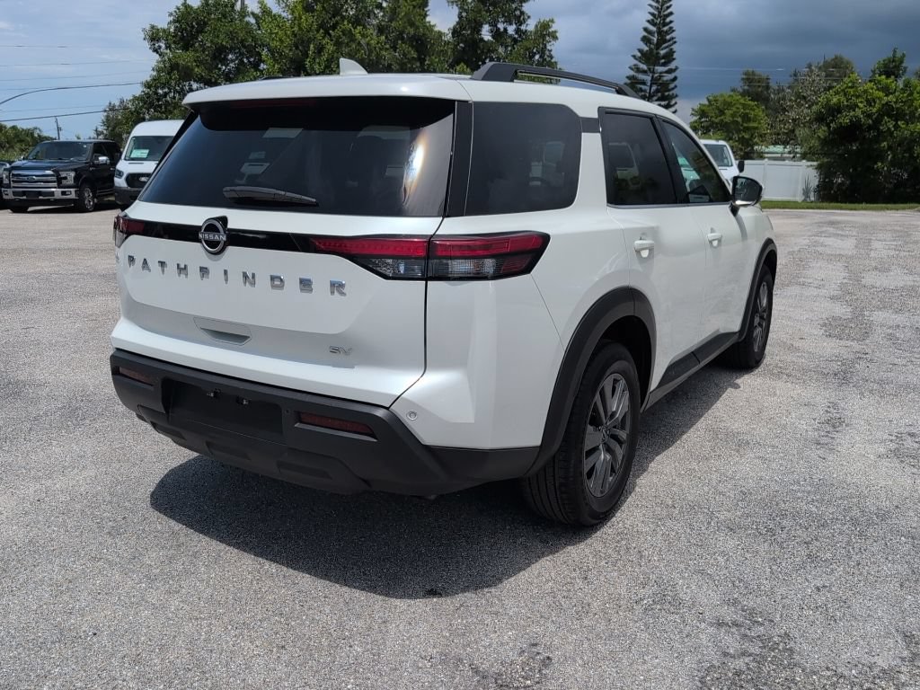 Used 2024 Nissan Pathfinder SV FWD image 3