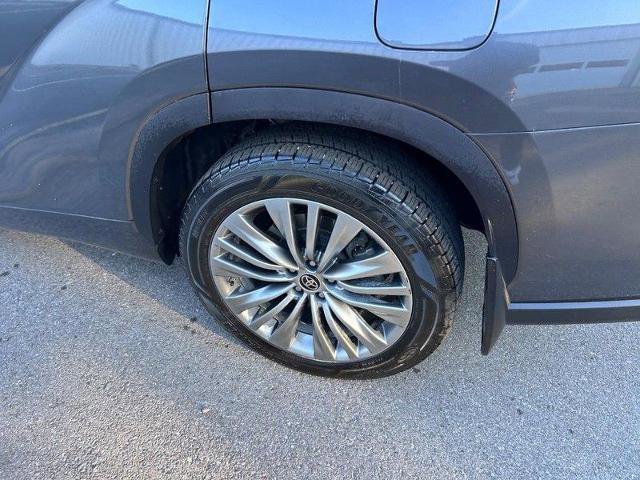 Used 2022 Toyota Highlander Platinum image 9