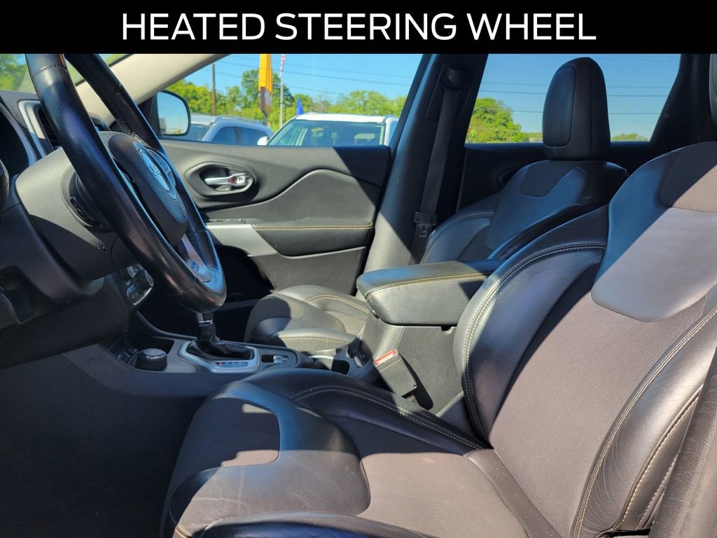 Used 2018 Jeep Cherokee Latitude Plus w/ Cold Weather Group AWD/4WD image 14