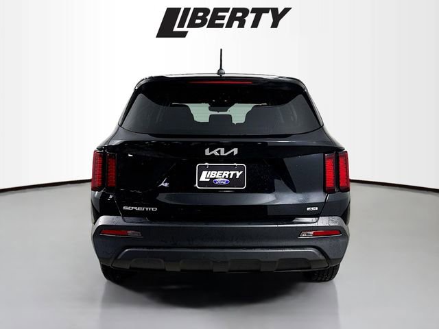 Used 2023 Kia Sorento LX image 6