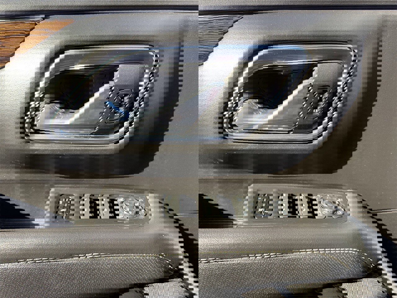 Used 2023 Chevrolet Suburban Premier image 23