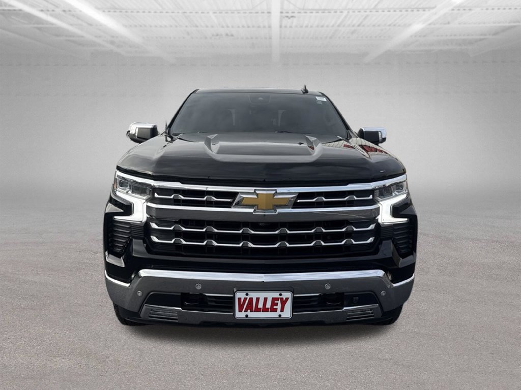 Used 2023 Chevrolet Silverado 1500 LTZ w/ LTZ Premium Package AWD/4WD image 3