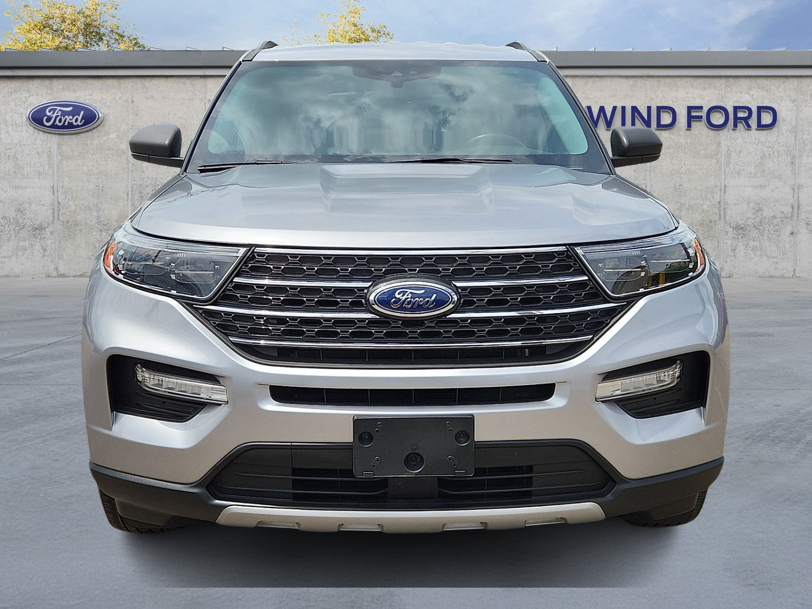 Certified 2022 Ford Explorer XLT w/ Equipment Group 202A AWD/4WD image 2