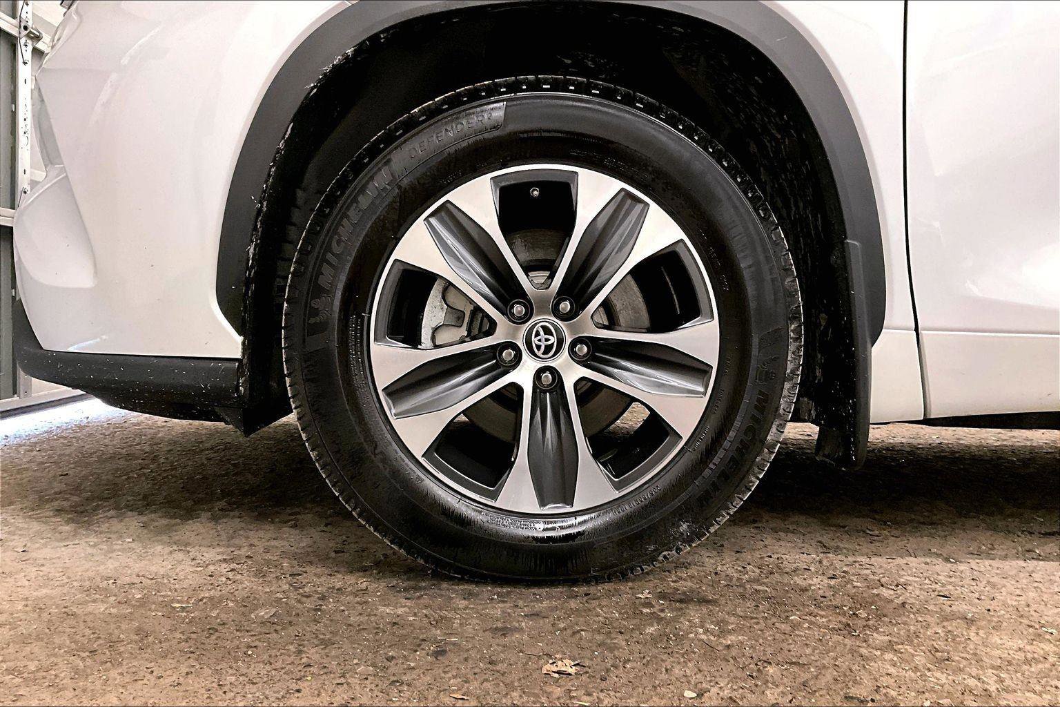 Used 2022 Toyota Highlander XLE image 8