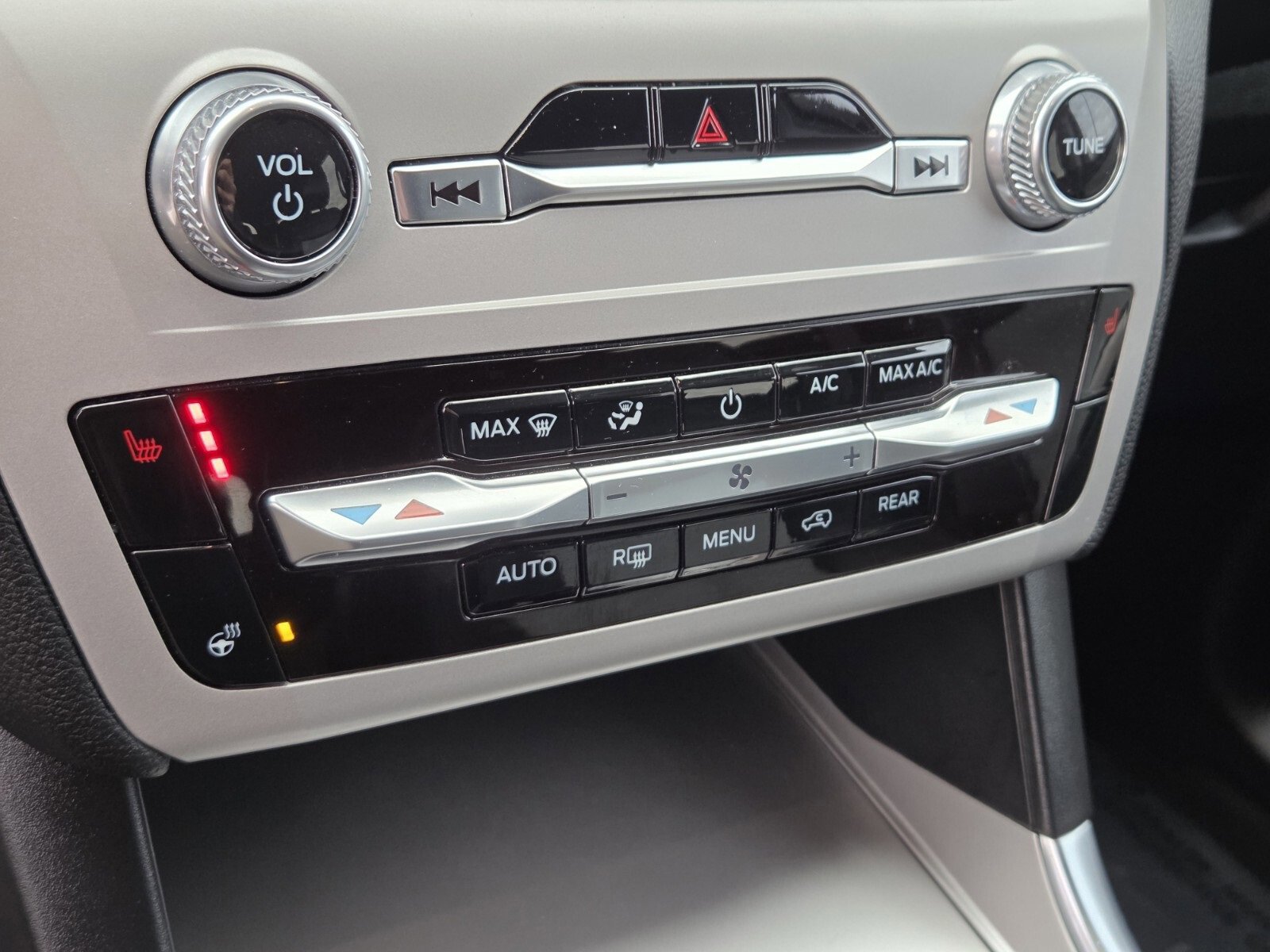 Certified 2023 Ford Explorer XLT w/ Equipment Group 202A image 23