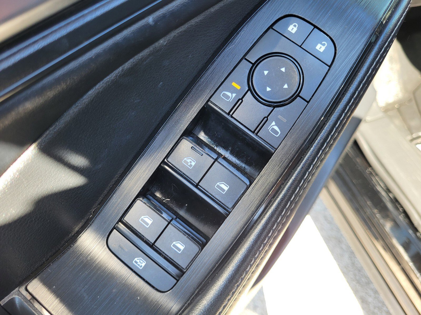 Used 2023 Nissan Rogue SV w/ SV Premium B Package image 18