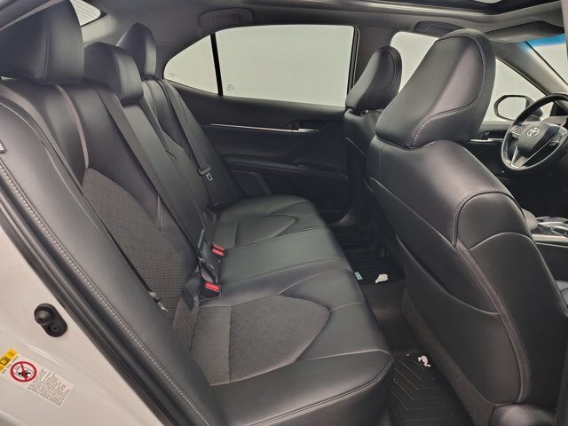 Used 2018 Toyota Camry XSE FWD image 16