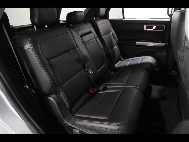 Certified 2023 Ford Explorer XLT w/ Equipment Group 202A AWD/4WD image 18