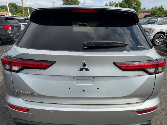 Used 2024 Mitsubishi Outlander ES AWD/4WD image 6