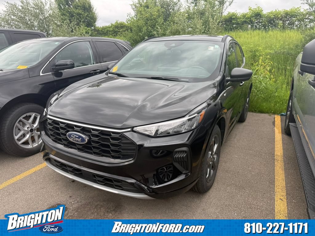 Certified 2023 Ford Escape ST-Line w/ Tech Pack #1 AWD/4WD image 3