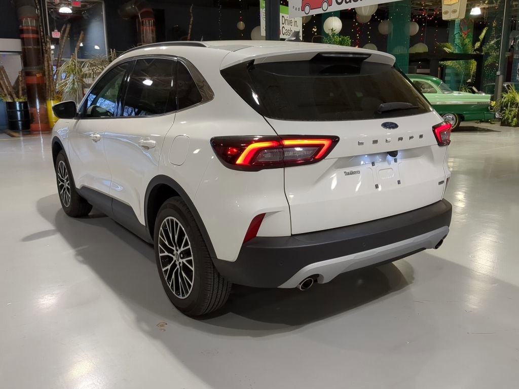 Certified 2025 Ford Escape SE image 5