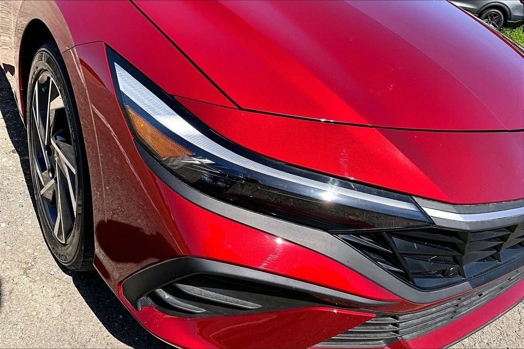 Used 2025 Hyundai Elantra Sport image 29