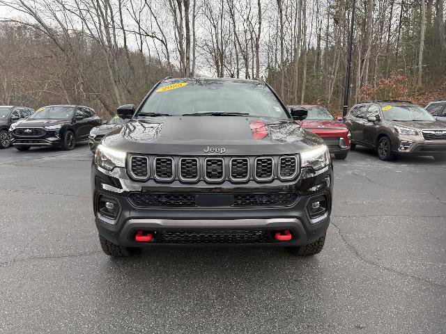 Used 2025 Jeep Compass Trailhawk w/ Trailhawk Elite Group image 8