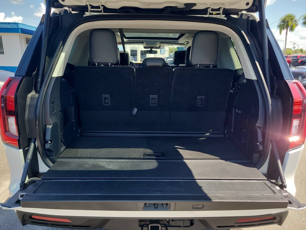 Certified 2025 Ford Expedition Active AWD/4WD image 7