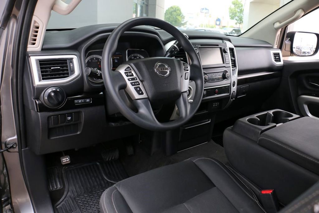 Used 2019 Nissan Titan SV AWD/4WD image 18