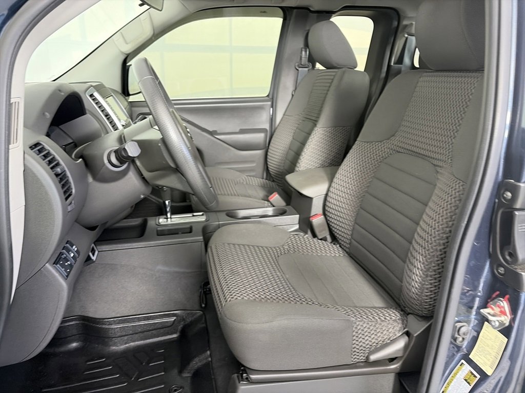 Used 2019 Nissan Frontier SV image 11