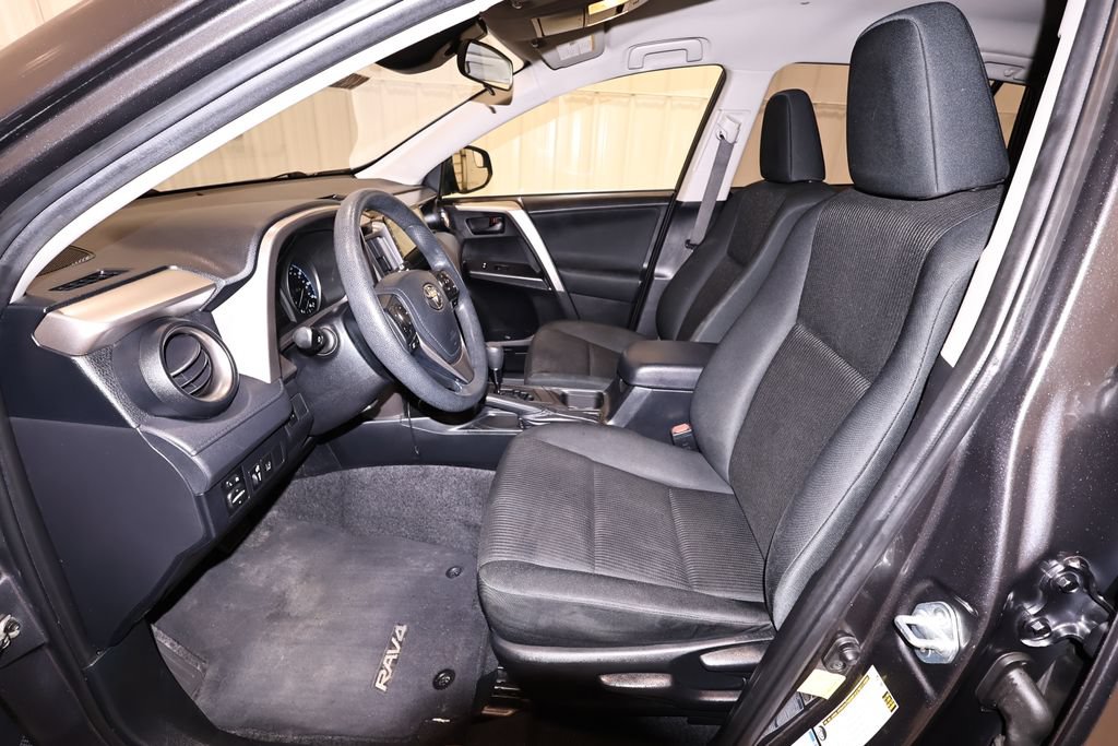 Used 2018 Toyota RAV4 LE w/ Carpet Mat Package AWD/4WD image 13