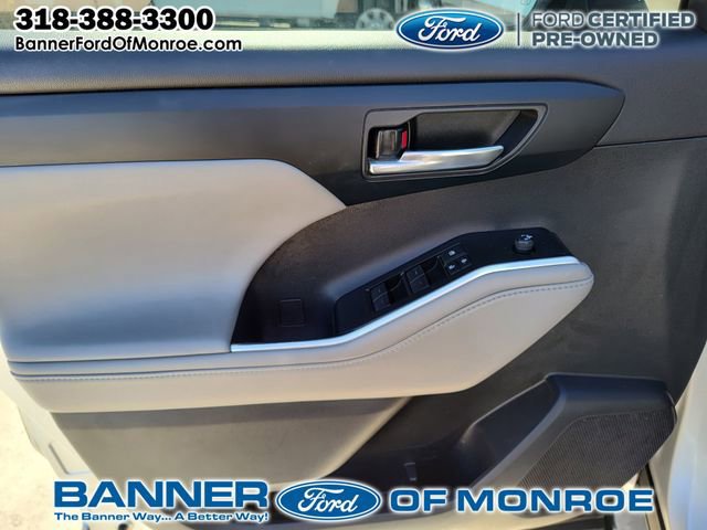 Used 2022 Toyota Highlander XLE image 16