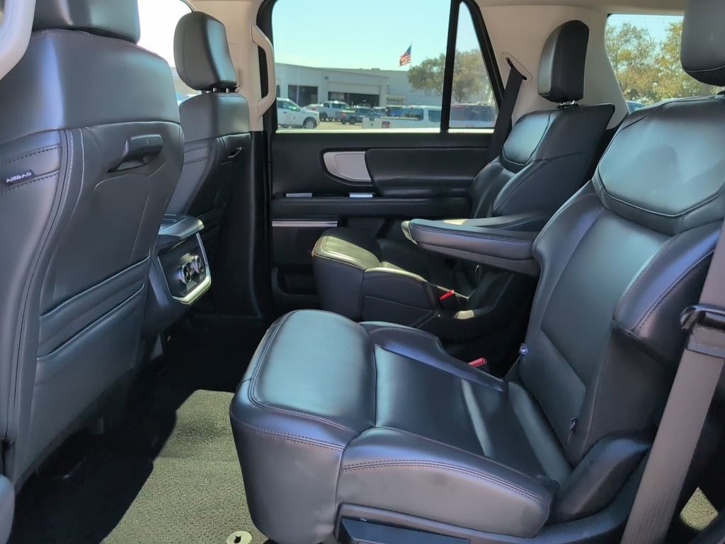 Certified 2025 Ford Expedition Active image 11