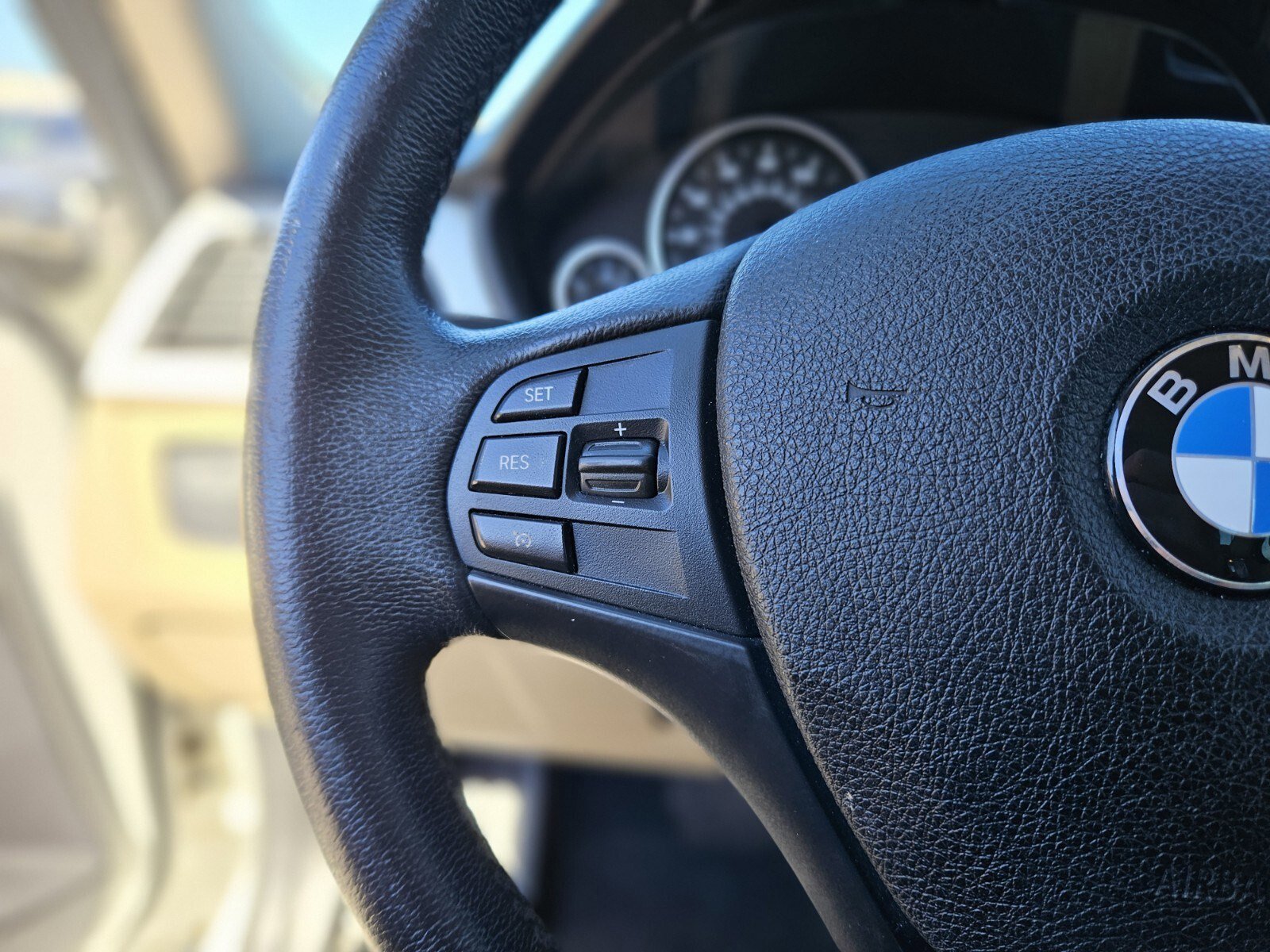 Used 2018 BMW 320i Sedan image 27