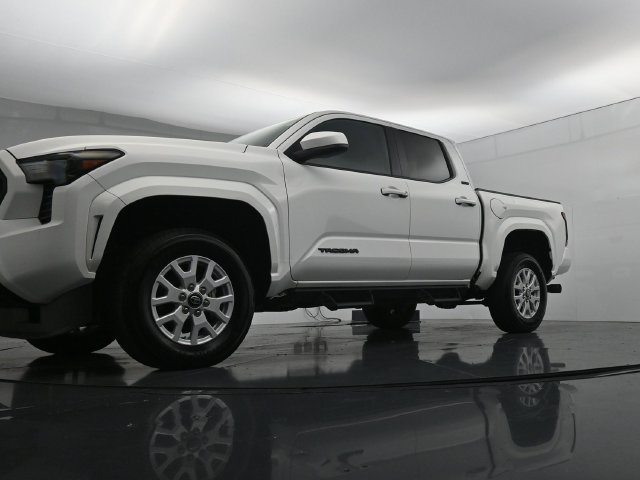 Used 2024 Toyota Tacoma SR5 AWD/4WD image 37