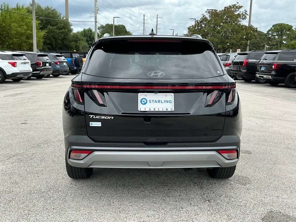 Used 2025 Hyundai Tucson Limited FWD image 11
