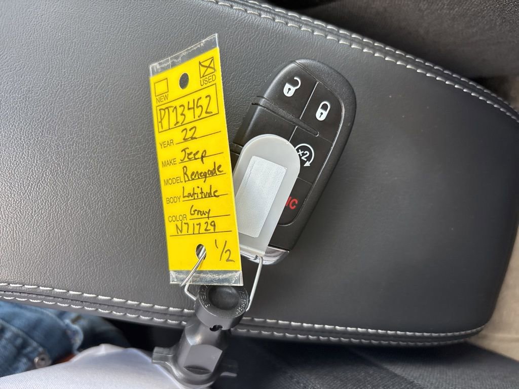 Used 2022 Jeep Renegade Latitude w/ Convenience Group AWD/4WD image 12