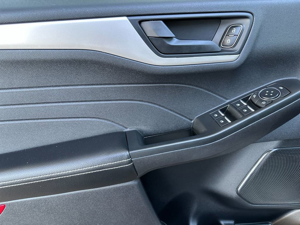 Certified 2022 Ford Escape SE w/ SE Sport Appearance Package image 11