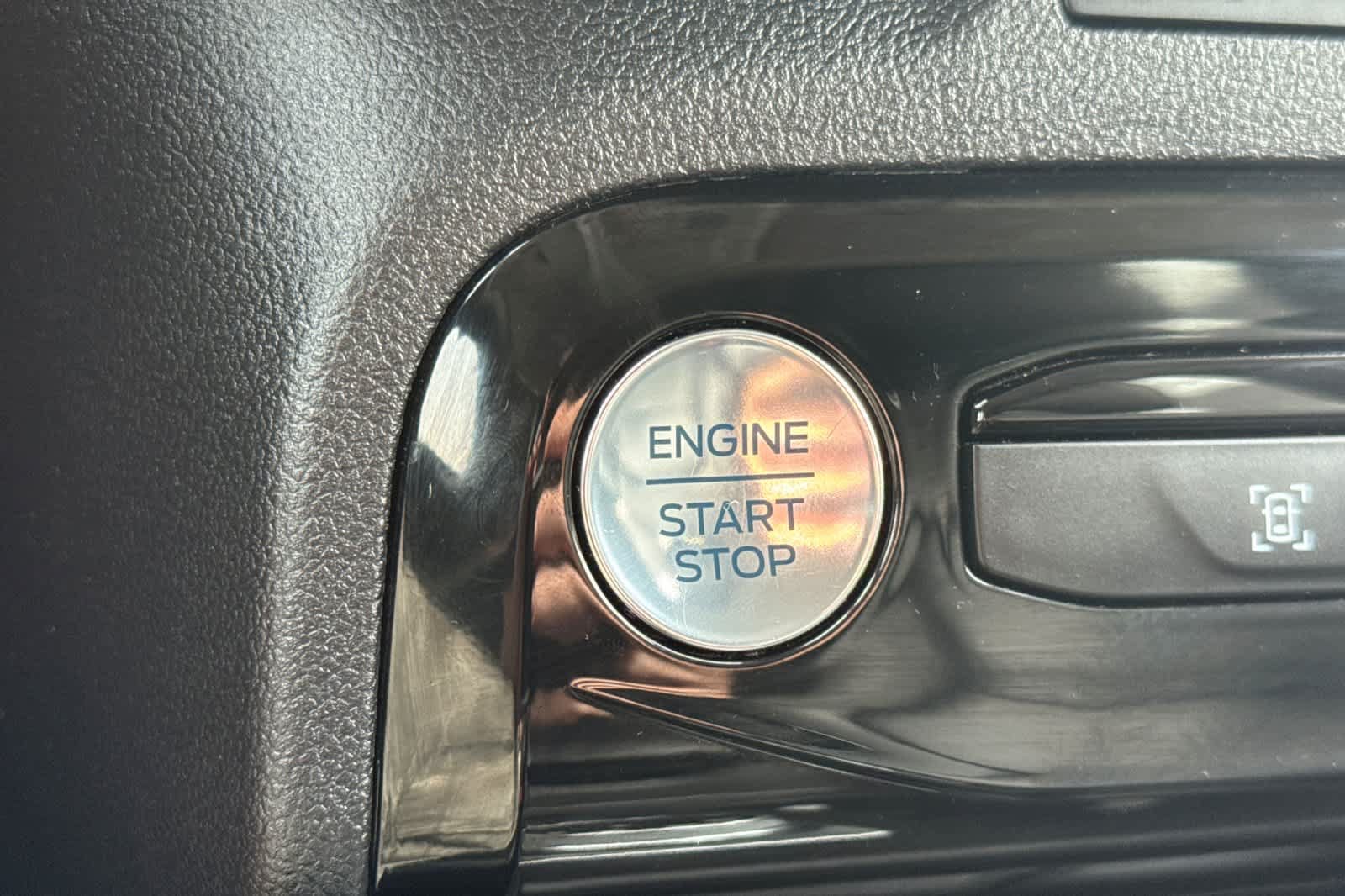 Certified 2025 Ford Escape Platinum AWD/4WD image 23