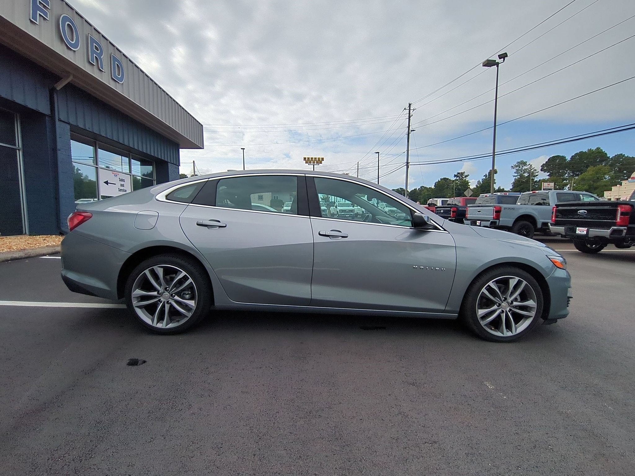 Used 2024 Chevrolet Malibu LT FWD image 4