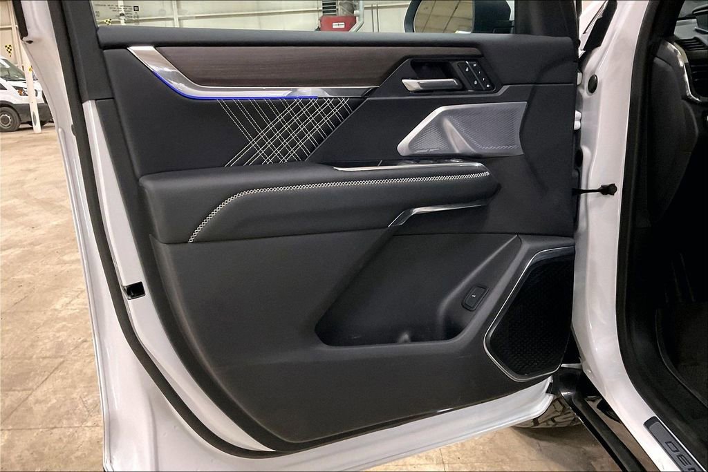 Used 2024 GMC Acadia Denali w/ Super Cruise Package image 22