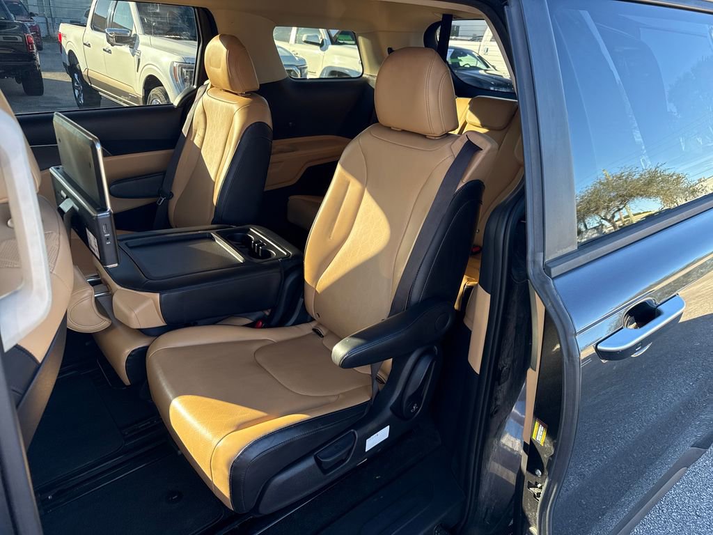 Used 2022 Kia Carnival LX image 27