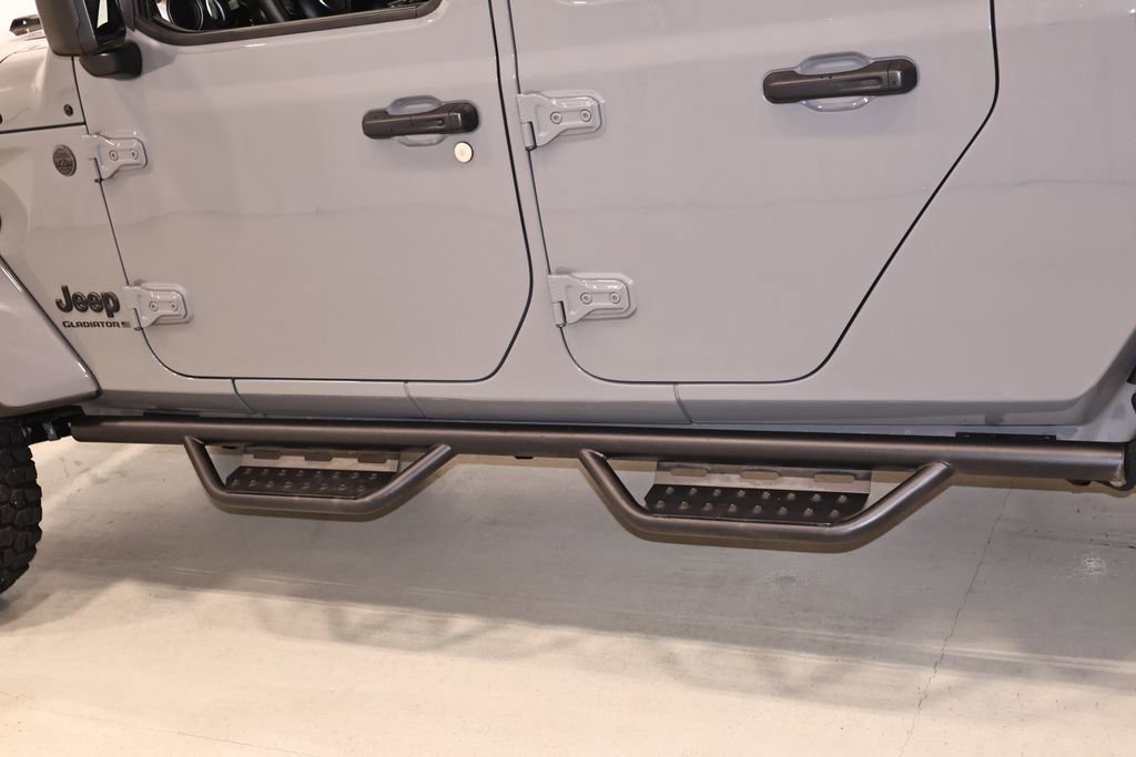 Used 2023 Jeep Gladiator Willys image 33
