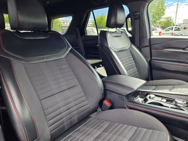 Certified 2025 Ford Explorer ST-Line AWD/4WD image 12