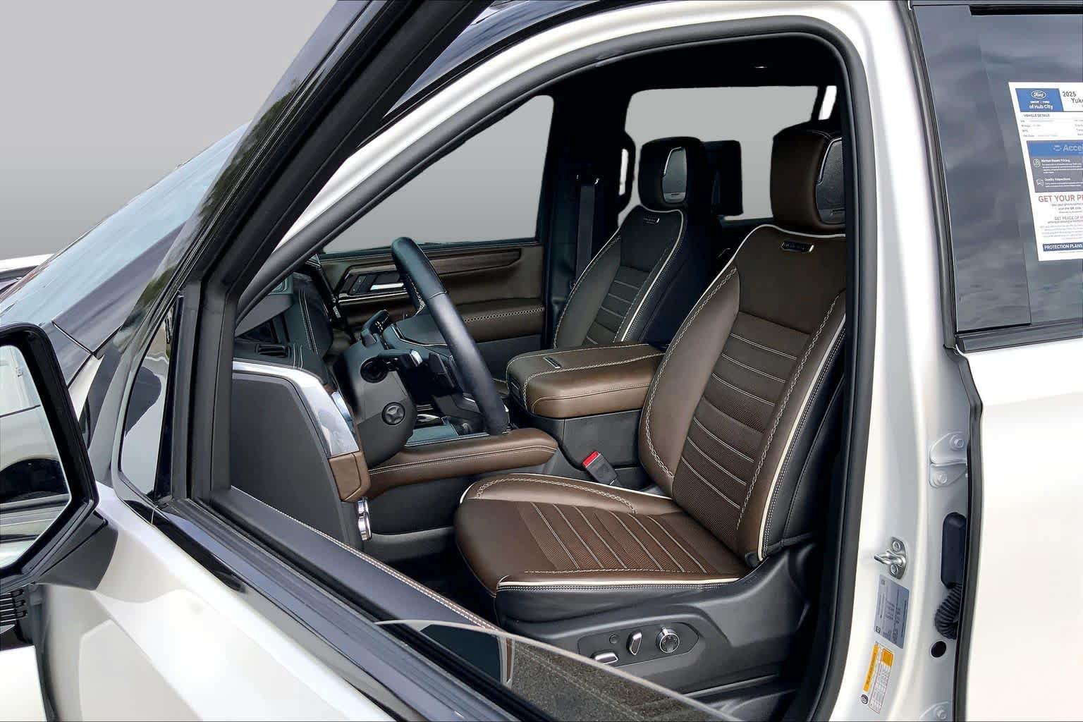 Used 2025 GMC Yukon XL Denali Ultimate w/ LPO, Floor Liner Package AWD/4WD image 8