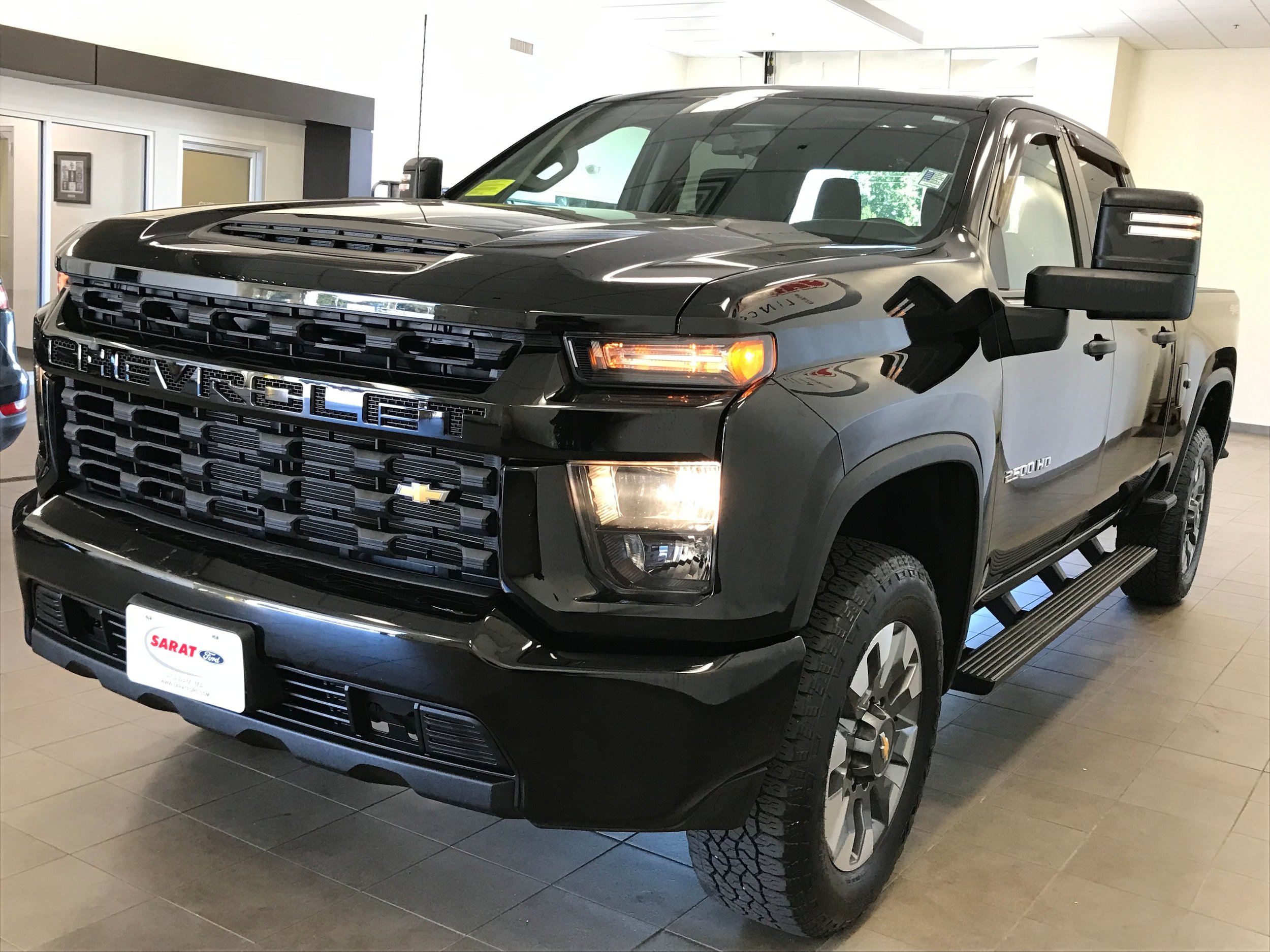 Used 2022 Chevrolet Silverado 2500 Custom w/ Custom Convenience Package AWD/4WD image 4