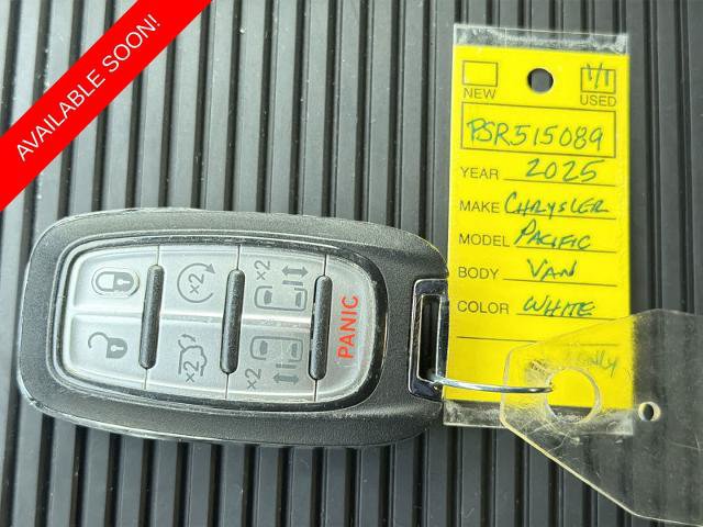 Used 2025 Chrysler Pacifica Limited FWD image 34