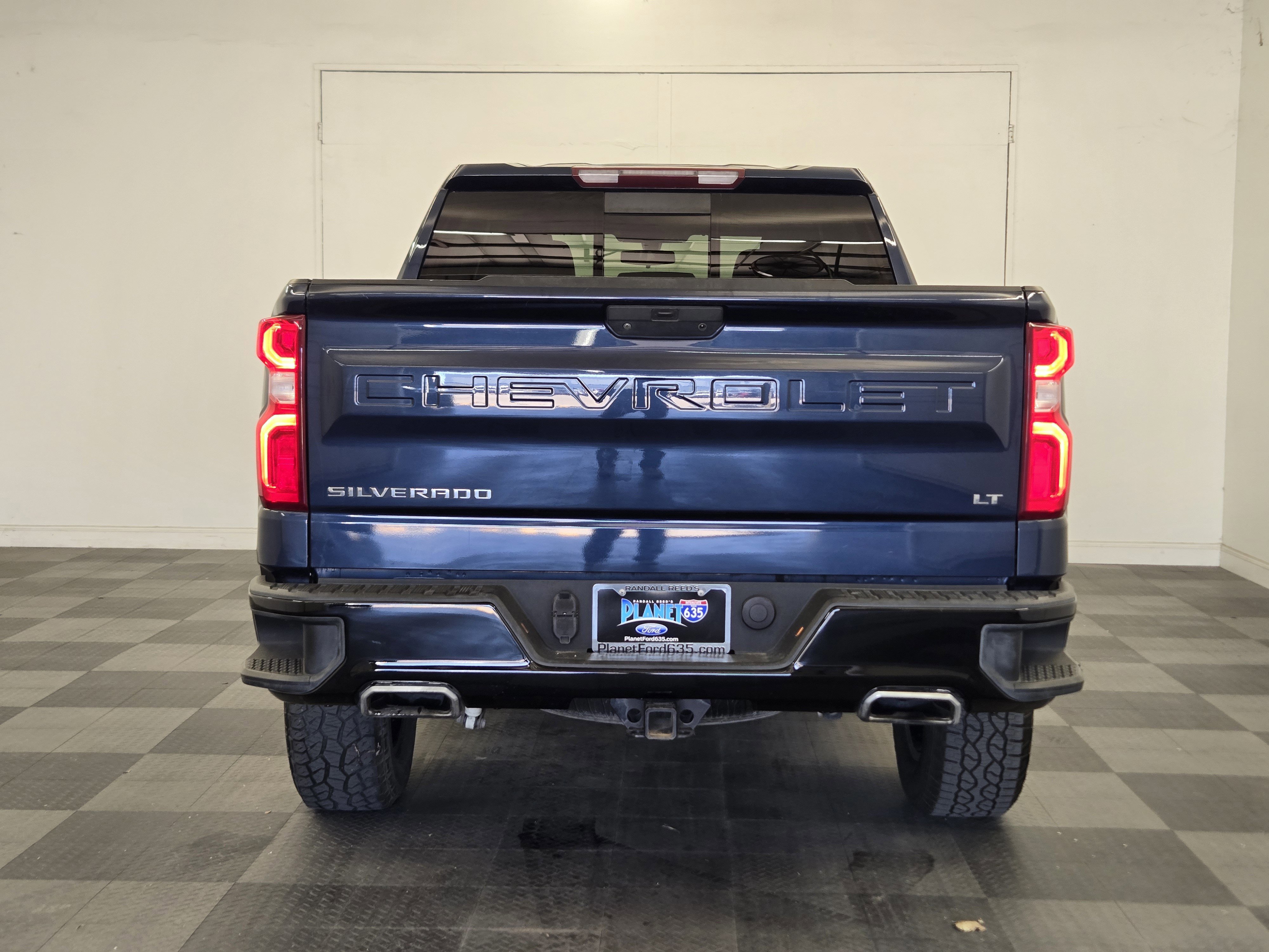 Used 2021 Chevrolet Silverado 1500 LT Trail Boss w/ Convenience Package II image 3