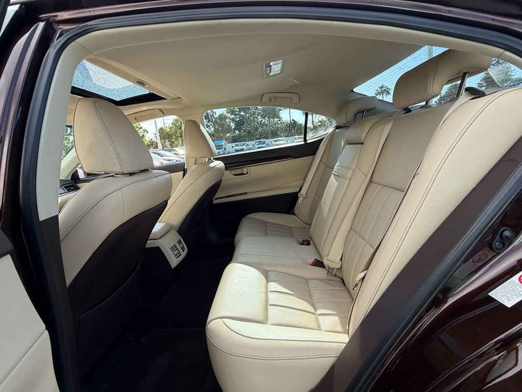 Used 2018 Lexus ES 350 w/ Luxury Package w/Wood Trim FWD image 12