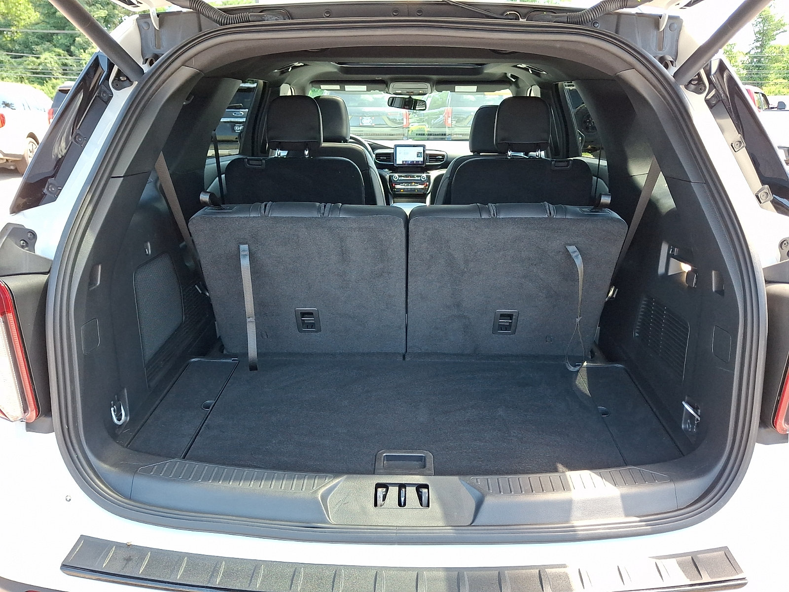 Certified 2024 Ford Explorer ST-Line w/ Class IV Trailer Tow Package AWD/4WD image 33