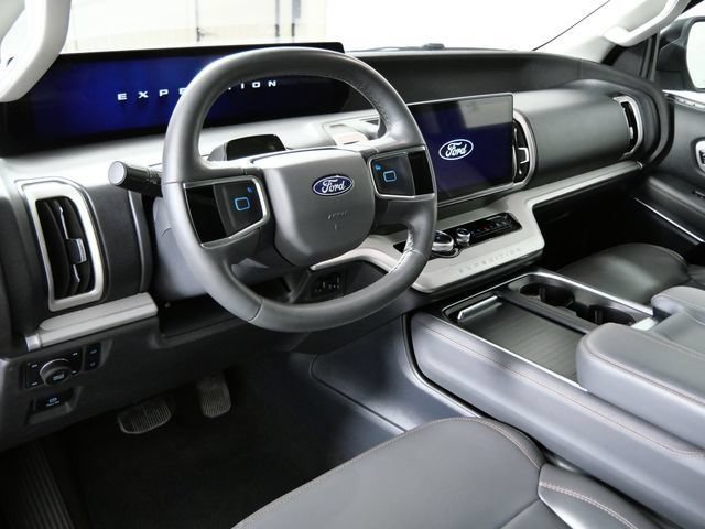 Certified 2025 Ford Expedition Active AWD/4WD image 3