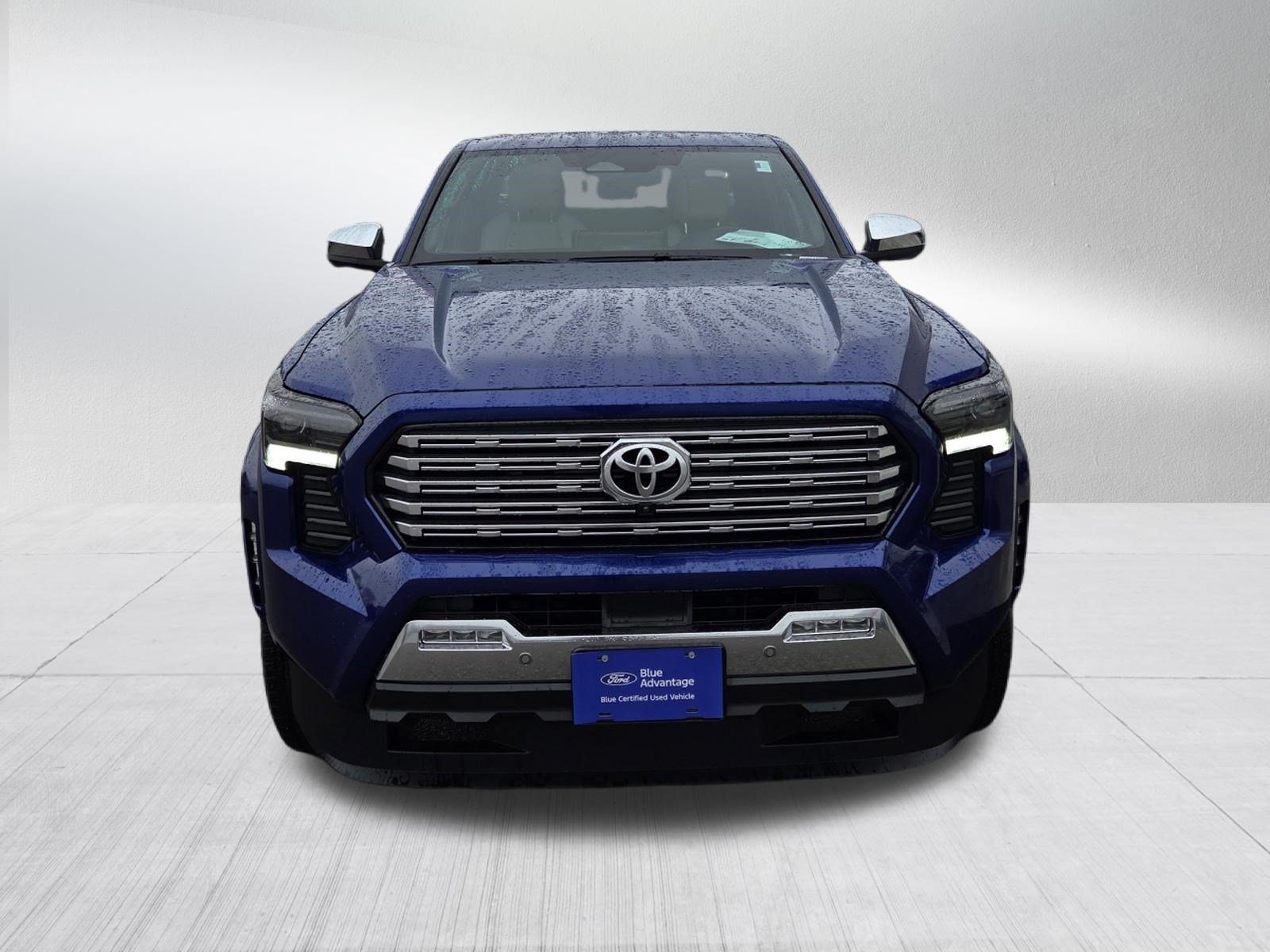 Used 2025 Toyota Tacoma Limited AWD/4WD image 2